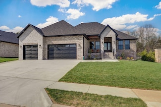 3945 E Woodhue St, Springfield, MO 65802