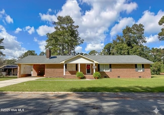 114 W Murphy St, Wallace, NC 28466