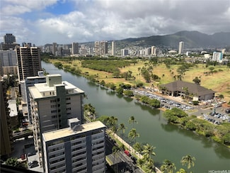 300 Wai Nani Way Unit 16, Honolulu, HI 96815