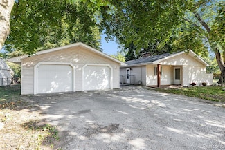 320 Barker Rd, Whitmore Lake, MI 48189