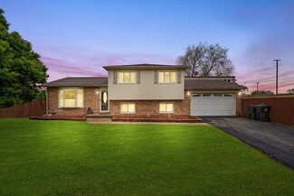 8300 S 79th Ct, Justice, IL 60458