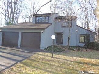 8712 Radburn Dr, Baldwinsville, NY 13027