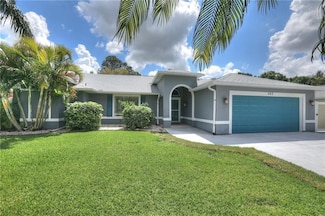 562 Rolling Hill Dr, Sebastian, FL 32958