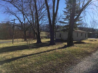 452 Oak St, Cobden, IL 62920