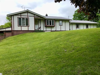 3848 E Stanton Rd, Stanton, MI 48888
