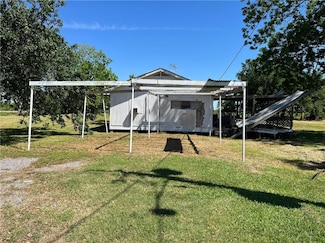 101 Luke Dr, Des Allemands, LA 70030