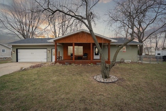 739 Gasper St, Chesaning, MI 48616