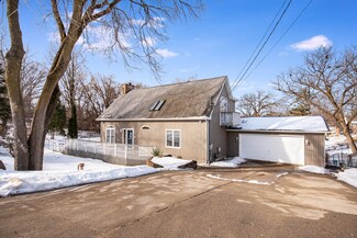 38200 N 2nd Ave, Spring Grove, IL 60081