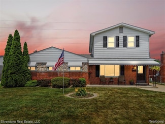 30349 Westmore Dr, Madison Heights, MI 48071