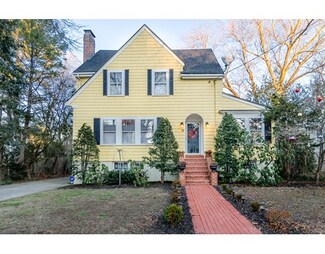 12 Rowe St, Milton, MA 02186