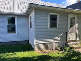 107 W 7th St, Hammond, IL 61929