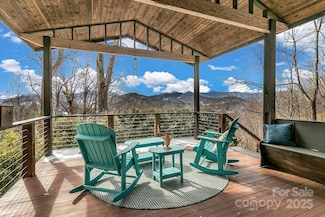 346 Lucky Ln, Clyde, NC 28721