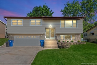 8826 Willow Rd, Hickory Hills, IL 60457