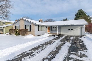 32 Jefreelind Dr, Rochester, NY 14616