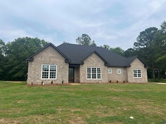 70 River Ridge Dr, Hawkinsville, GA 31036