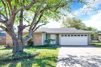 363 Mustang Dr, Saginaw, TX 76179