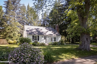 20 Manville St, Great Barrington, MA 01230