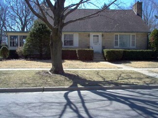 540 N Eagle St, Naperville, IL 60563