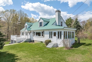 25 Oak St, Wolfeboro, NH 03894