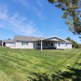 1 Lakeshore E, Belmar, NE 69147