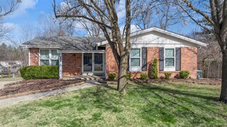 825 Forest Village Dr, Ballwin, MO 63021