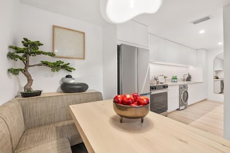 2857 N Los Felices Rd Unit 203, Palm Springs, CA 92262