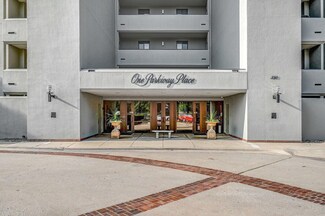 350 S John Q Hammons Pkwy Unit 12-B, Springfield, MO 65806