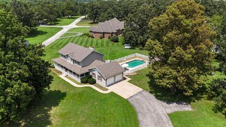 1352 Deer Ln, Mount Vernon, MO 65712
