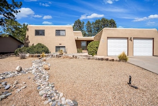 8909 Lagrima de Oro Rd NE, Albuquerque, NM 87111