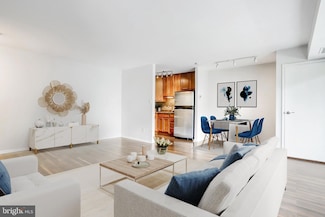 6141 Leesburg Pike Unit 410, Falls Church, VA 22041