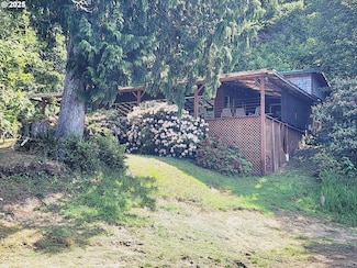 747 N Tenmile Lake, Lakeside, OR 97449