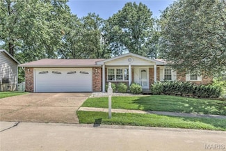 2632 Causeway Dr, Saint Louis, MO 63125