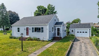 13 Meadow Ln, Acushnet, MA 02743