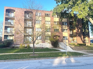104 N Pine Ave Unit 302, Arlington Heights, IL 60004