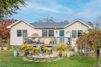 1 Elm Rd E, Mastic Beach, NY 11951