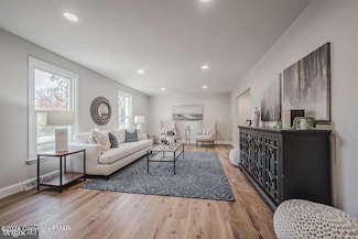 19 Running Brook Rd, Glen Mills, PA 19342