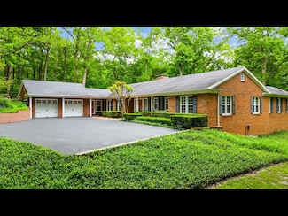 400 N Golf Manor Rd, Connersville, IN 47331