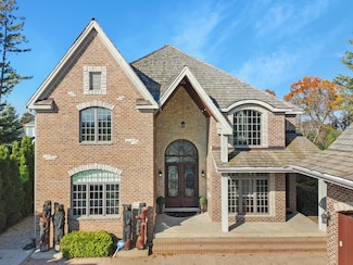 2611 E Lake Shore Dr, Twin Lakes, WI 53181