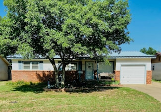 1407 Floydada St, Plainview, TX 79072
