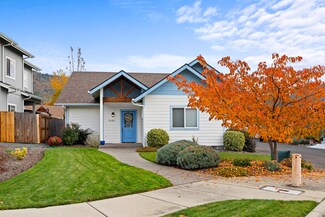 2165 NW Kip Ln, Grants Pass, OR 97526