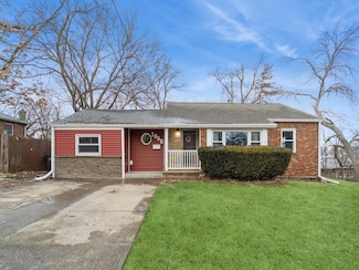 1958 Summit St, Des Moines, IA 50315
