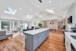 100 Old Northport Rd, Kings Park, NY 11754