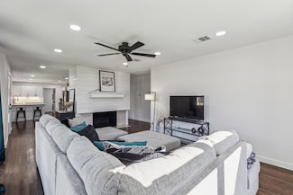 616 S Wildwood Dr, Irving, TX 75060