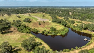 298 Bellwood Lake Ln, Bellville, TX 77418