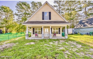 41 Birch St, Elizabethtown, NC 28337
