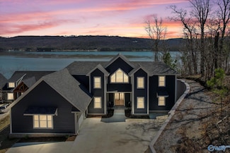 711 Monte Sano Dr, Scottsboro, AL 35769