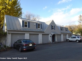5 Old Ln Unit Mews A, Hudson, NY 12534