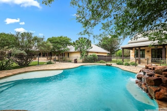 27302 Felswand Pkwy, New Braunfels, TX 78132