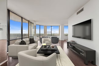 15 Greenway Plaza Unit 10G, Houston, TX 77046