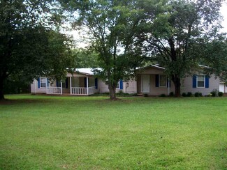 421 River Rd, Cowpens, SC 29330